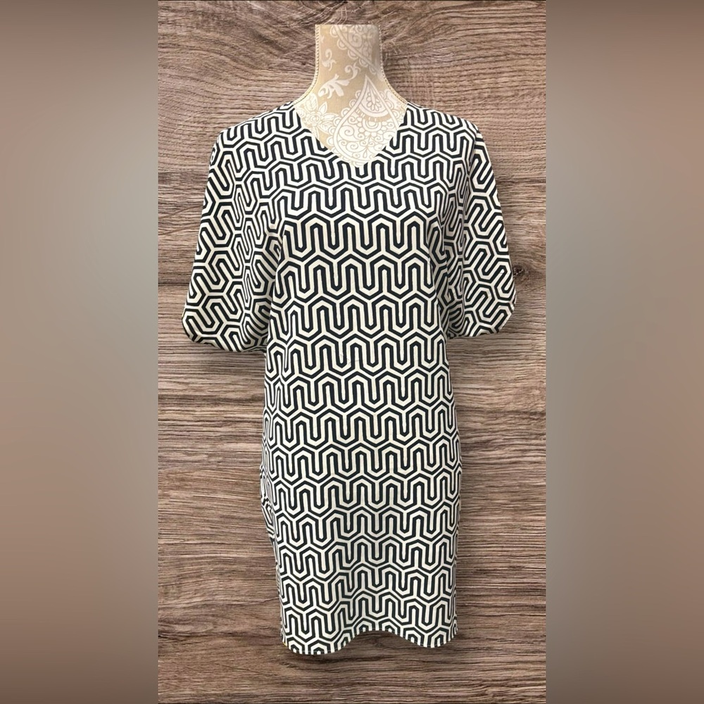 Chico’s Women’s SZ 0 Black/White Wedge Tunic Geometric Woven SS Print Top/Dress